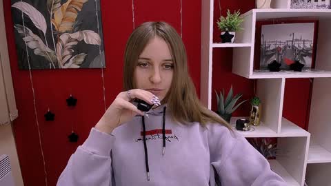 Nica online show from December 2024 11:00:01 AM