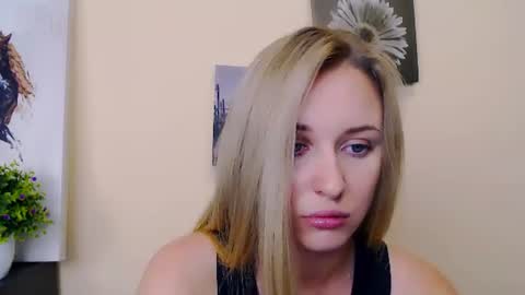 Snapshot of _nicole_new chatting on June 2026 10:09:01 AM Nica online show from June 2026 10:09:01 AM
