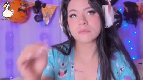 niiky online show from October 2025 12:01:02 PM