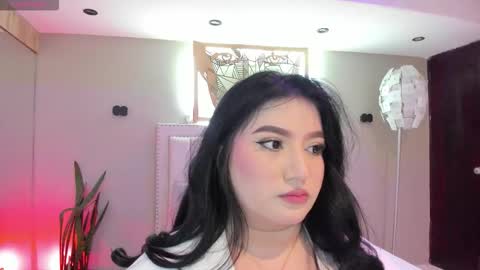 Snapshot of _nina_sweet chatting on November 2025 12:06:01 PM online show from November 2025 12:06:01 PM