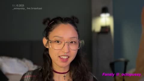 Snapshot of _octopussy_ chatting on October 2025 09:08:01 AM Mikayla online show from October 2025 09:08:01 AM