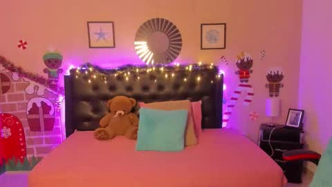 Olivia jones online show from December 2025 01:40:02 PM