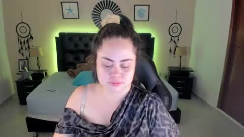 Snapshot of _oliviajoness chatting on June 2026 12:09:02 PM Olivia jones online show from June 2026 12:09:02 PM