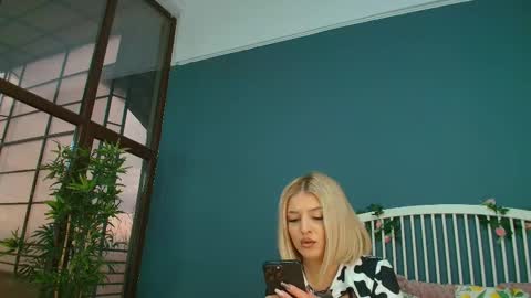 Alisa online show from November 2025 05:09:02 AM