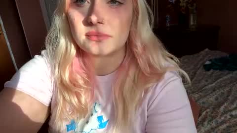 Snapshot of _peaceoutgirlscout_ chatting on October 2025 10:29:02 PM _peaceoutgirlscout_ online show from October 2025 10:29:02 PM