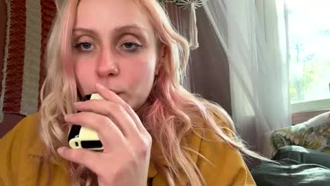 Snapshot of _peaceoutgirlscout_ chatting on October 2025 08:28:01 PM _peaceoutgirlscout_ online show from October 2025 08:28:01 PM