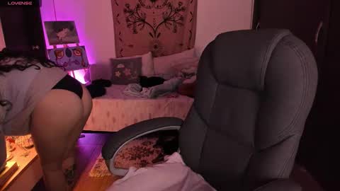 Snapshot of _peach__ chatting on February 2026 11:14:02 PM violeta ig online show from February 2026 11:14:02 PM