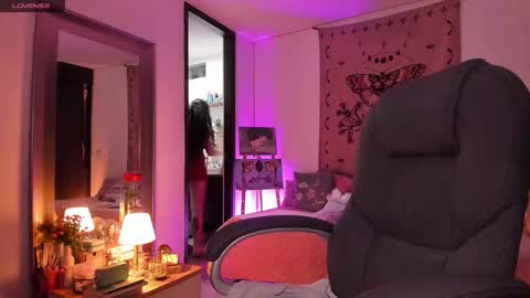 Snapshot of _peach__ chatting on February 2026 04:11:01 AM violeta ig online show from February 2026 04:11:01 AM