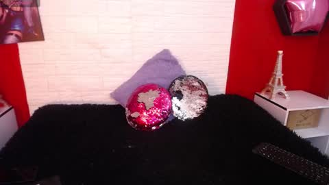 Snapshot of _poison_sweet chatting on September 2025 10:00:02 PM Laura online show from September 2025 10:00:02 PM