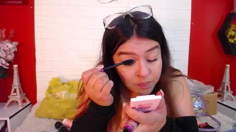 Snapshot of _poison_sweet chatting on November 2025 05:03:01 PM Laura online show from November 2025 05:03:01 PM