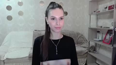 _pretty_fox_ online show from October 2025 02:12:02 PM