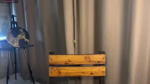 Snapshot of _private_person_ chatting on November 2025 01:11:02 PM HADLY today day-off see u online 0112 online show from November 2025 01:11:02 PM