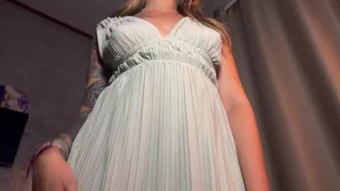 Snapshot of _private_person_ chatting on November 2025 01:58:02 PM HADLY today day-off see u online 0112 online show from November 2025 01:58:02 PM