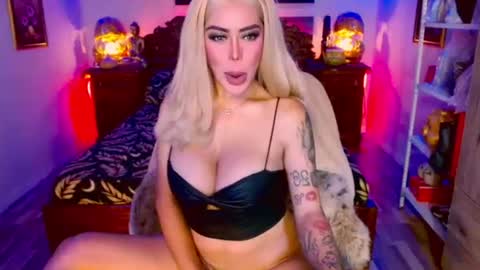 Snapshot of _queengoddess_ chatting on July 2026 06:47:02 AM Hi my name is selinaim glad to meet everyone here online show from July 2026 06:47:02 AM