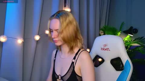 Snapshot of _ramona__ chatting on December 2025 06:10:02 AM im Amy online show from December 2025 06:10:02 AM