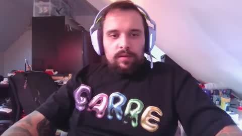 _smiley_bear27 online show from September 2025 07:42:01 AM