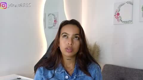 Snapshot of _sophiebrown__ chatting on December 2024 11:29:02 PM Andrea  The Next Stream  Wednesday online show from December 2024 11:29:02 PM