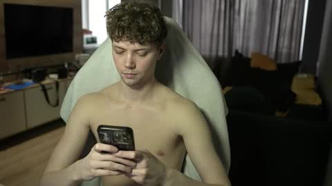 OLIVERpvt is open online show from April 2026 01:11:01 PM