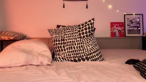 Ann online show from November 2025 06:01:02 PM