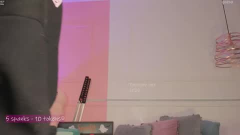 _tammarra_ online show from October 2025 02:05:02 PM