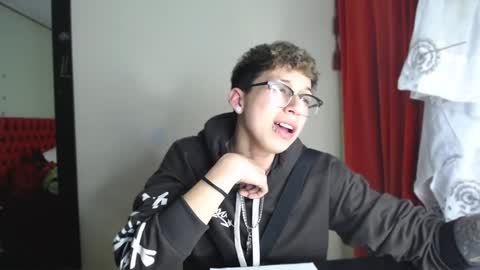 Thomas online show from December 2024 02:32:02 AM