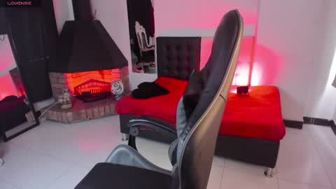 Tifany online show from February 2025 06:26:02 PM