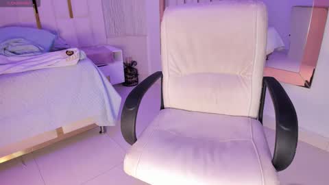 Snapshot of _tinyrousse_ chatting on January 2026 07:08:02 PM Rousse online show from January 2026 07:08:02 PM