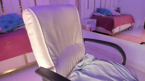 Snapshot of _tinyrousse_ chatting on January 2026 07:17:01 PM Rousse online show from January 2026 07:17:01 PM