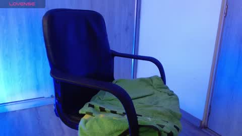 Snapshot of _tinyrousse_ chatting on February 2026 07:25:02 PM Rousse online show from February 2026 07:25:02 PM