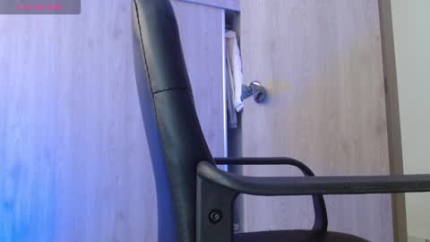 Snapshot of _tinyrousse_ chatting on March 2026 07:09:01 PM Rousse online show from March 2026 07:09:01 PM