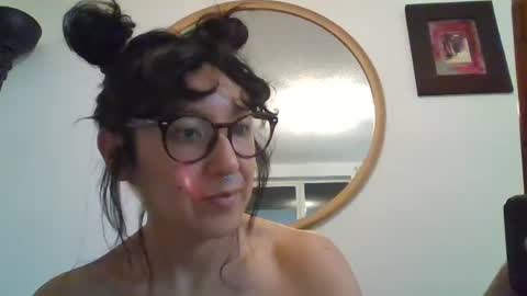 Snapshot of _tutti_frutti_ chatting on December 2025 12:52:02 AM _tutti_frutti_ online show from December 2025 12:52:02 AM