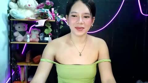 Snapshot of _urpetitegirl chatting on May 2026 01:45:01 AM _urpetitegirl online show from May 2026 01:45:01 AM