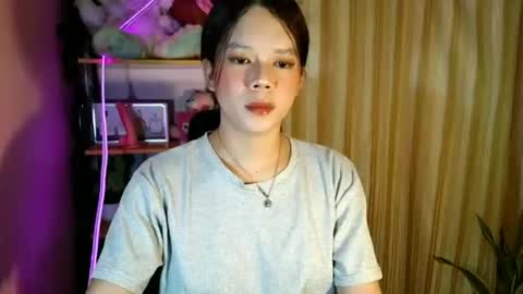 Snapshot of _urpetitegirl chatting on June 2026 05:37:01 PM _urpetitegirl online show from June 2026 05:37:01 PM
