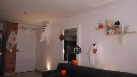 Anastasia Vahos online show from October 2025 05:13:02 PM