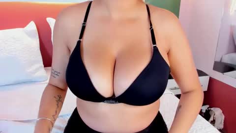 _valeryboobs_ online show from October 2025 01:20:01 PM