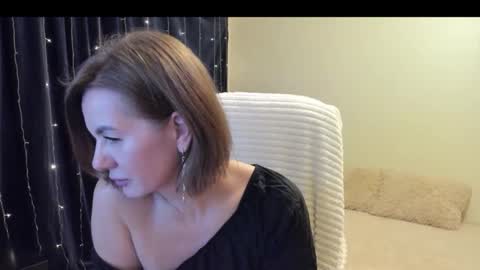 Snapshot of _vallylove chatting on October 2025 09:22:01 PM _vallylove online show from October 2025 09:22:01 PM