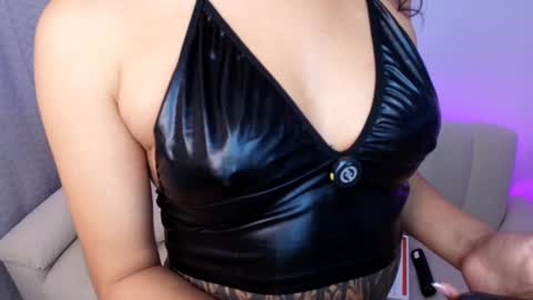 _velka_ online show from December 2025 02:28:02 AM