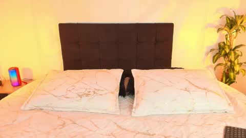 Snapshot of _victoria_foxx_ chatting on December 2025 01:20:01 PM Victoria Fox online show from December 2025 01:20:01 PM