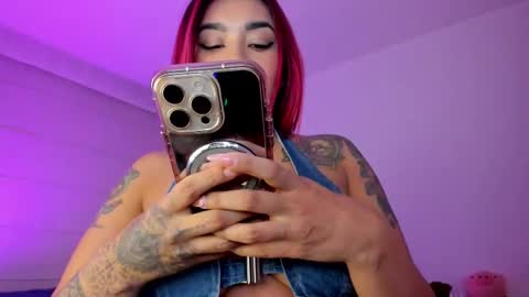 Snapshot of _viviana chatting on October 2025 11:04:01 PM INSTAGRAM pinzon viviana online show from October 2025 11:04:01 PM