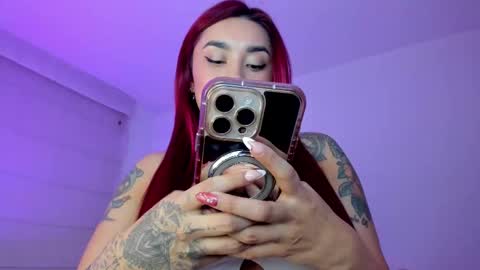 Snapshot of _viviana chatting on November 2025 10:43:02 PM INSTAGRAM pinzon viviana online show from November 2025 10:43:02 PM