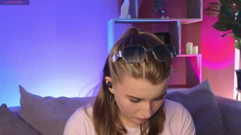 _watchmesmile_ online show from May 2026 04:19:01 AM