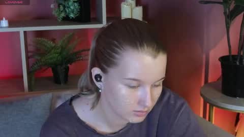 _watchmesmile_ online show from May 2026 04:43:01 AM