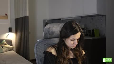 Snapshot of _whoareu_ chatting on November 2025 12:25:01 PM Kristina online show from November 2025 12:25:01 PM