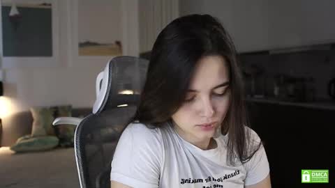 Snapshot of _whoareu_ chatting on November 2025 10:45:02 AM Kristina online show from November 2025 10:45:02 AM