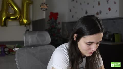 Snapshot of _whoareu_ chatting on December 2025 11:48:01 AM Kristina online show from December 2025 11:48:01 AM