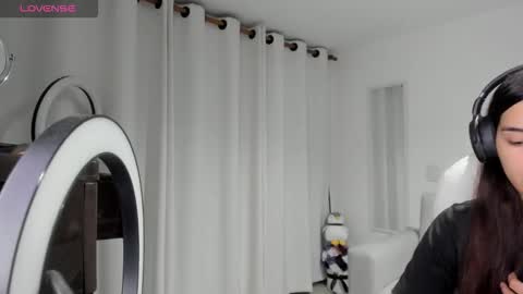 Snapshot of _wtdreamgirl chatting on February 2026 02:54:01 AM Luisa online show from February 2026 02:54:01 AM