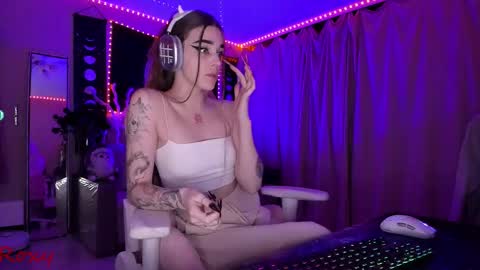 Roxy online show from December 2025 09:46:02 PM