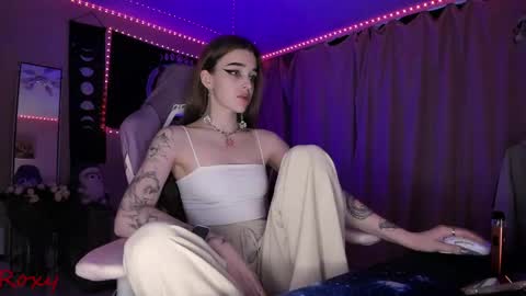 Snapshot of _yourwetdreams_ chatting on April 2026 08:57:02 AM Roxy online show from April 2026 08:57:02 AM