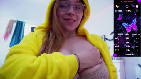 Snapshot of _yummy_girl_ chatting on November 2025 09:24:01 AM Polly online show from November 2025 09:24:01 AM