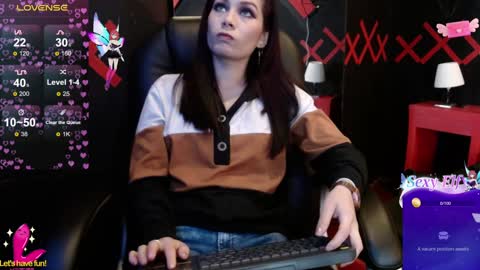 Yuyi online show from January 2025 11:15:02 AM